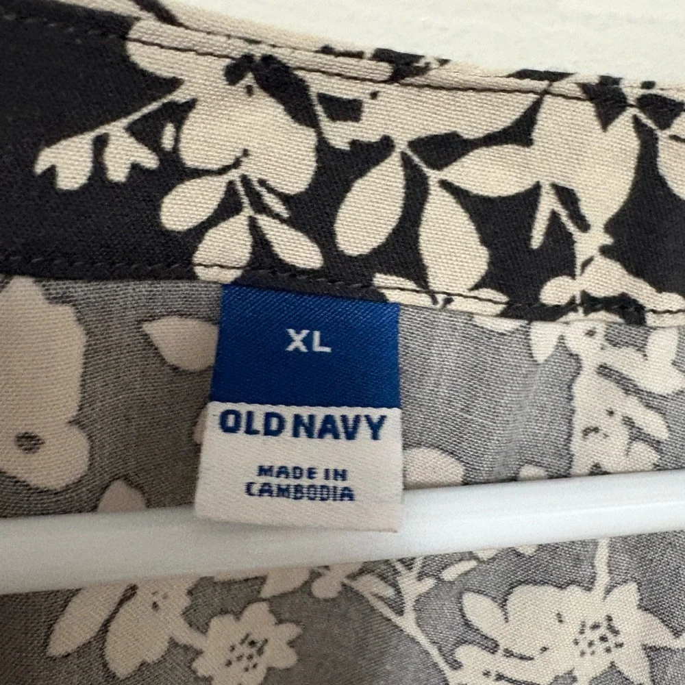 *Old Navy Black and Cream Floral Puff Sleeve Smocked Peplum Hem XL Blouse #IR